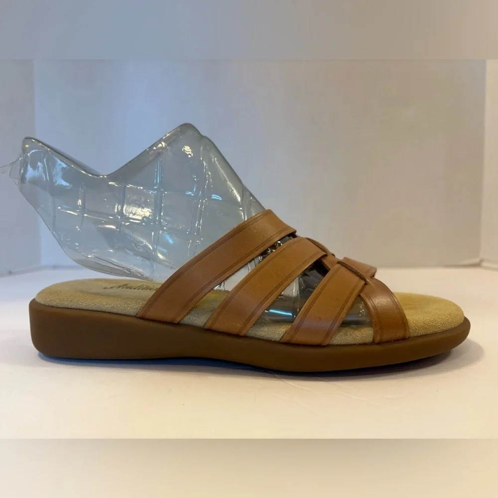 Auditions light brown tan leather weaved strappy flip flop sandals size 6 N